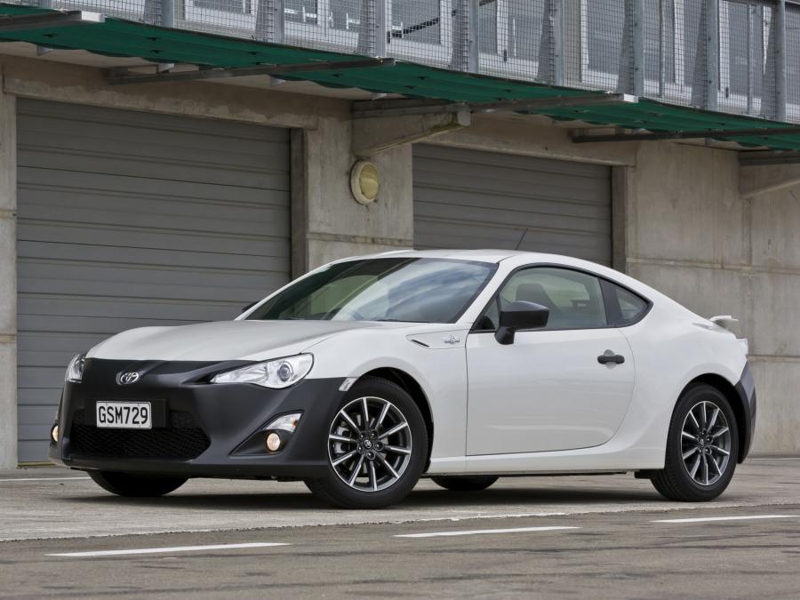  Toyota GT 86 RC 2012 года  (фото 8 из 11)